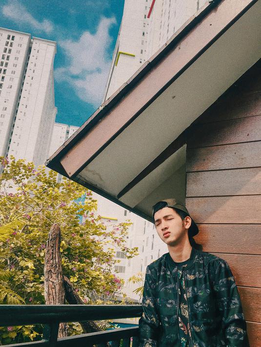 FOTO: Gaya Rio Ramadhan Pacar Kekeyi saat Pakai Topi, Bak ...