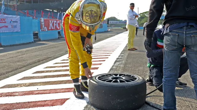 Sore yang Sibuk dan Fun pada Garasi Campos Racing di Sentul
