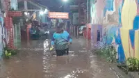 Akibat intensitas hujan yang lebat sejumlah keluarhan di Kota Banyuwangi terendam banjnir (Hermawan Arifianto/Liputan6.com)