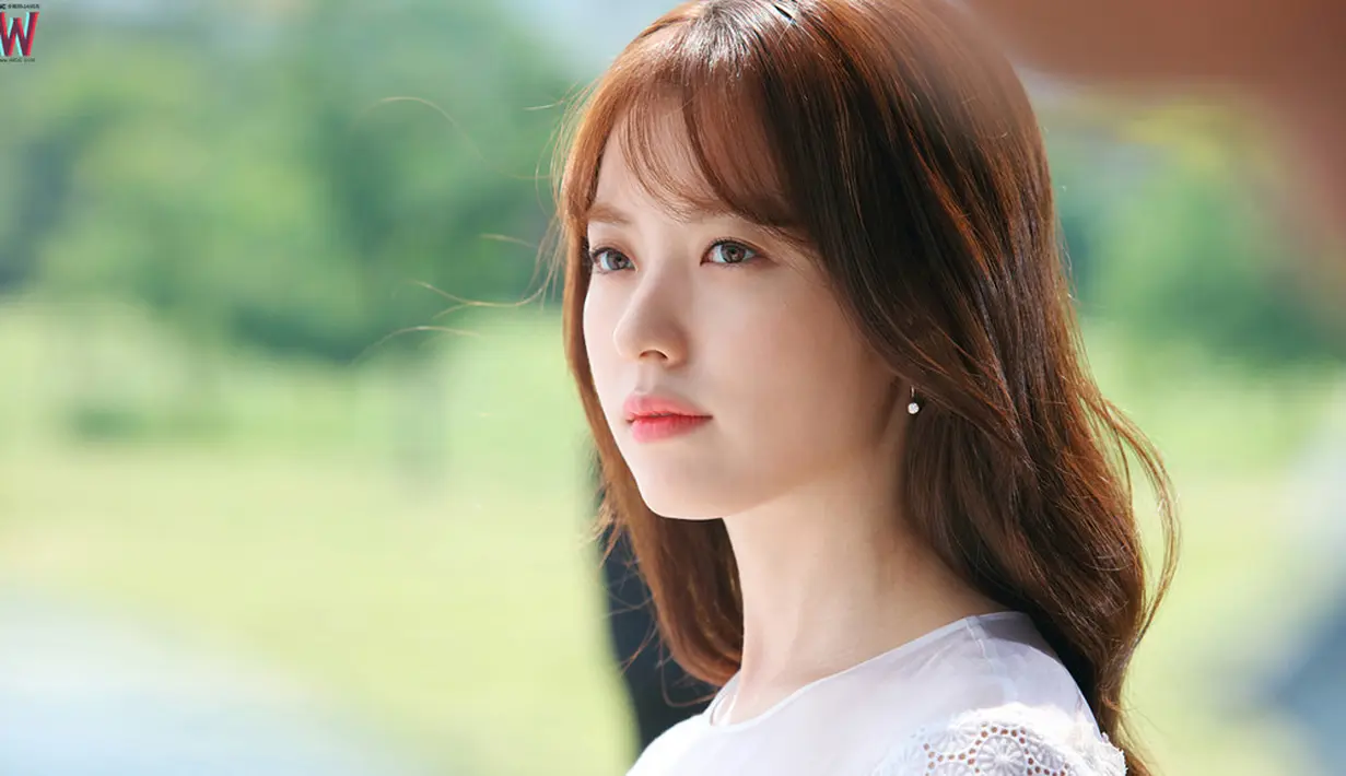 Sudah tak diragukan lagi kecantikan dari Han Hyo Joo. Akan tetapi aktris berusia 31 tahun ini masih betah menyandang status jomblo. (Foto: Soompi.com)