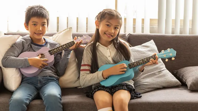 Anak Bermain Alat Musik