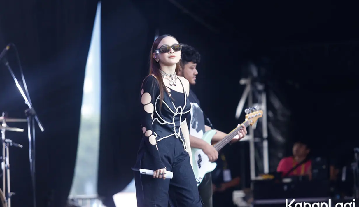 Gelaran Java Jazz Festival tahun ini semakin seru dengan kehadiran penyanyi jebolan ajang Indonesian Idol sekaligus tunangan Rizky Febian, Mahalini. [Foto: KLY/Adrian Utama Putra].