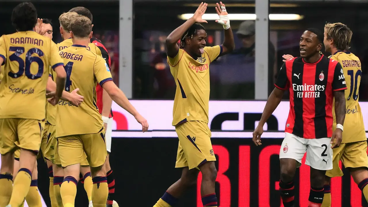 Pemain Bologna Samuel Mbangula mencetak gol ke gawang AC Milan