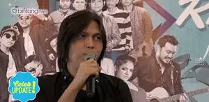 Berasal dari keluarga pelaut, sejak kecil Once Mekel senang dengan olahraga air. 