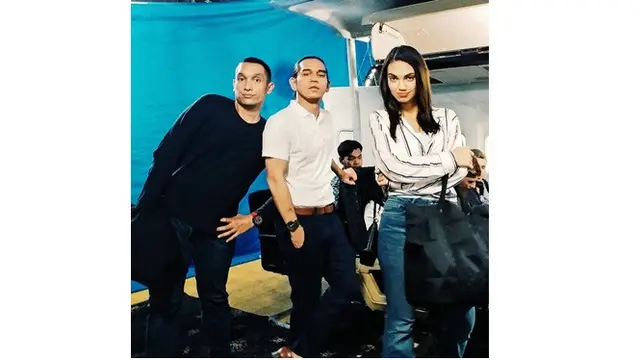 6 Potret di Balik Layar Giovanni Tobing dengan Pemain Samudra Cinta, Seru