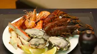 Seafood platter "Ocean's Magnificence" di Satoo Restoran Shangri-la Hotel, Jakarta.