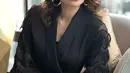 Adik ipar BCL ini memiliki gaya elegan saat tampil di publik. Seperti bergaya kece dengan outfit serba hitam. Gaya kece Aishah ini sukses bikin warganet kian terkesima dengan penampilan menawannya. (Liputan6.com/aishahjennifer)