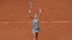 Ekspresi petenis putri Serbia, Ana Ivanovic, setelah mengalahkan petenis Prancis, Oceane Dodin, di babak pertama Prancis Terbuka 2016 di Roland Garros, Prancis, (24/5/2016). (AFP/Miguel Medina)