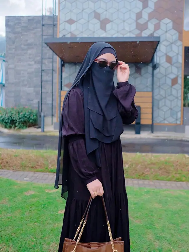 6 Potret Wardah Maulina, Selebgram yang Izinkan Suaminya Poligami