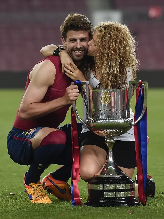 Potret Kenangan Mesra Shakira dan Pique Sebelum Resmi Pisah