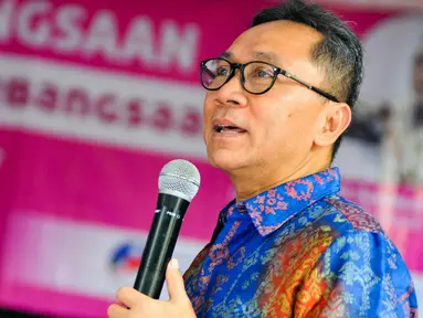 Ketua MPR Zulkifli Hasan saat berkunjung ke Rutan Wanita Pondok Bambu, Jakarta, Jumat (27/5). Kunjungan itu dalam rangka menciptakan kemandirian dan keterampilan serta sosialisasi 4 Pilar Kebangsaan kepada para penghuni rutan. (Liputan6.com/Yoppy Renato)