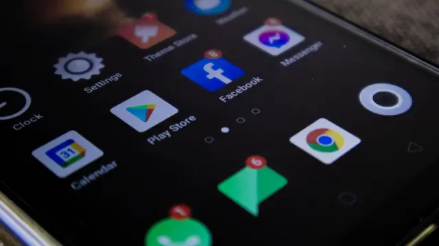 Ciri Orang Yang Selalu Pilih Wallpaper HP Polos Menurut Psikologi