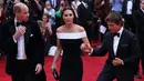 <p>Kate Middleton dan Pangeran William menghadiri penayangan perdana film Top Gun: Maverick yang dibintangi Tom Cruise di Leicester Square Gardens, London, pada 19 Mei 2022. (dok. Dan Kitwood / POOL / AFP).</p>