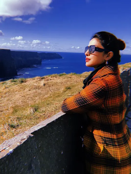 "Aku sangat jengkel, sampai aku mengatakan, 'apa aku harus kurus? apa aku harus berotot demi peran itu? Dan akhirnya agensiku tahu kenyataan itu," jelasnya. (Foto: instagram.com/priyankachopra)
