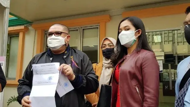 Razman Arif Nasution bersama Era Setyowati alias Sierra, Miss Landscape International 2019 (Kapanlagi.com)