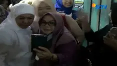 Mereka berebut berswafoto begitu mengetahui kedatangan Cagub Jawa Timur nomor urut satu itu