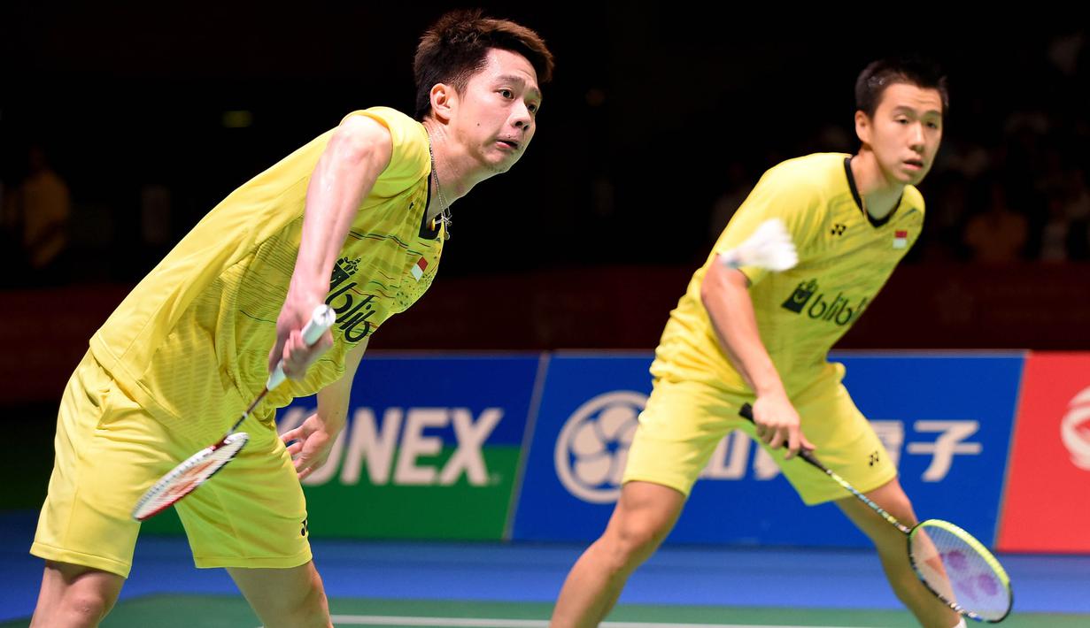 Ganda putra Indonesia, Kevin Sanjaya dan Marcus Gideon, berhasil mengalahkan ganda Jepang, Takuto Iniue dan Yuki Kaneko pada final Japan Open di Tokyo, Minggu (24/9/2017). Kevin/Marcus menang 21-12 dan 21-15 atas Iniue/Kaneko. (AFP/Toru Yamanaka)