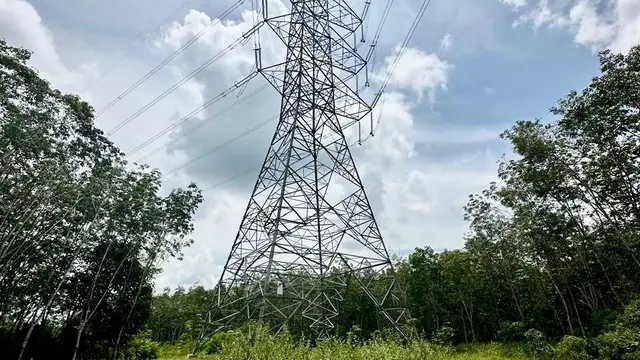 PT PLN (Persero) resmi mengoperasikan Saluran Udara Tegangan Ekstra Tinggi (SUTET) Muara Enim-Gumawang yang didukung dengan dua Gardu Induk Tegangan Ekstra Tinggi (GITET). (Foto: PLN)