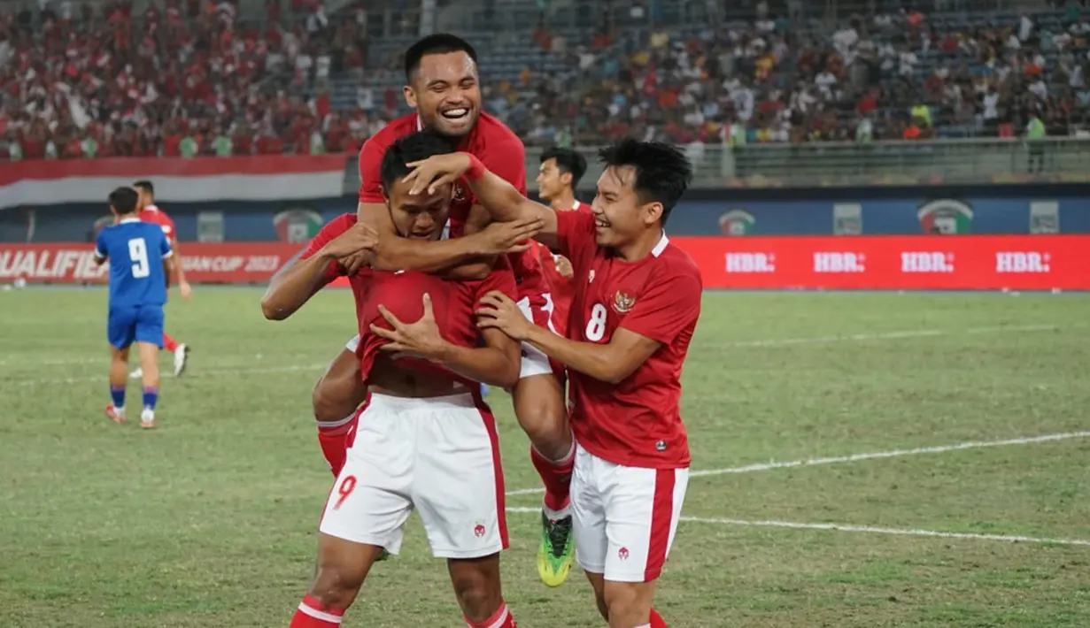Menit ke-6, Indonesia berhasil membuka keunggulan. Dimas Drajad menyambut operan Asnawi dengan sundulan terarah untuk menjebol gawang Nepal. (Dok. PSSI)