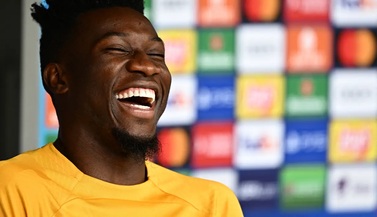 Menurut informasi, Manchester United membayar biaya 51 juta euro plus tambahan 4 juta euro untuk mendatangkan Onana dengan opsi perpanjangan selama semusim. (AFP/Gabriel Bouys)