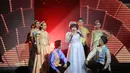 Tidak seperti hari sebelumnya saat menyanyikan lagu Kuda Lumping, Mpok Atiek yang kali ini tampil lebih tegang. Hal itu lantaran ada penyanyi senior Iyeth Bustami di terus memperhatikan penampilannya. (Adrian Putra/Bintang.com)