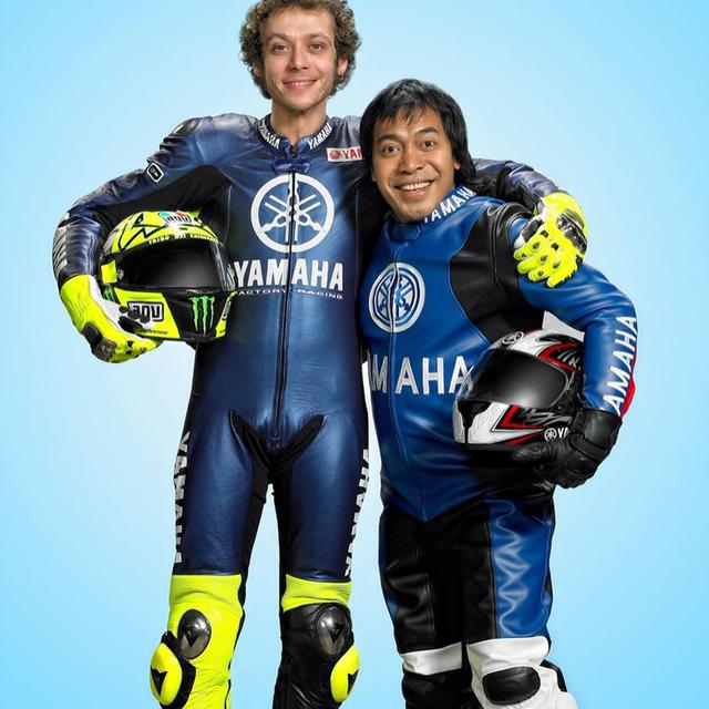 Ikut Sedih Valentino Rossi Pensiun, Ini 6 Potret Kebersamaan Komeng dan Sang Pembalap