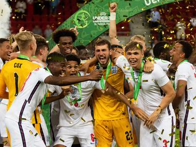 Dari 24 negara yang akan berlaga pada ajang Piala Dunia U-20 2023 di Indonesia, baru 16 negara yang telah memastikan lolos. Masih tersisa 8 negara lagi dari dua konferederas, 4 dari Afrika (CAF) dan 4 lagi dari Asia (AFC) yang belum menuntaskan babak kualifikasi. Dari 16 negara yang sudah memastikan lolos, 5 di antaranya berasal dari Eropa (UEFA) yang telah menggelar babak kualifikasi akhir pada ajang Piala Eropa U-19 2022 yang telah berlangsung pada 18 Juni hingga 1 Juli 2022 lalu. Berikut daftar kelima perwakilan Eropa yang lolos ke Piala Dunia U-20 tahun 2023 di Indonesia. (AFP/Vladimir Simicek)