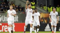 Pemain AC Milan, Patrick Cutrone merayakan golnya ke gawang Ludogorets pada laga 32 besar Liga Europa di Ludogorets Arena, Razgrad, Bulgaria, (15/2/2018). AC milan menang 3-0. (AP Photo)