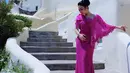Syahrini tampil anggun dengan gaun yang dipakainya. Tampilan ini untuk syuting video klip 'Tak Punya Hati'. (Photo: Instagram)