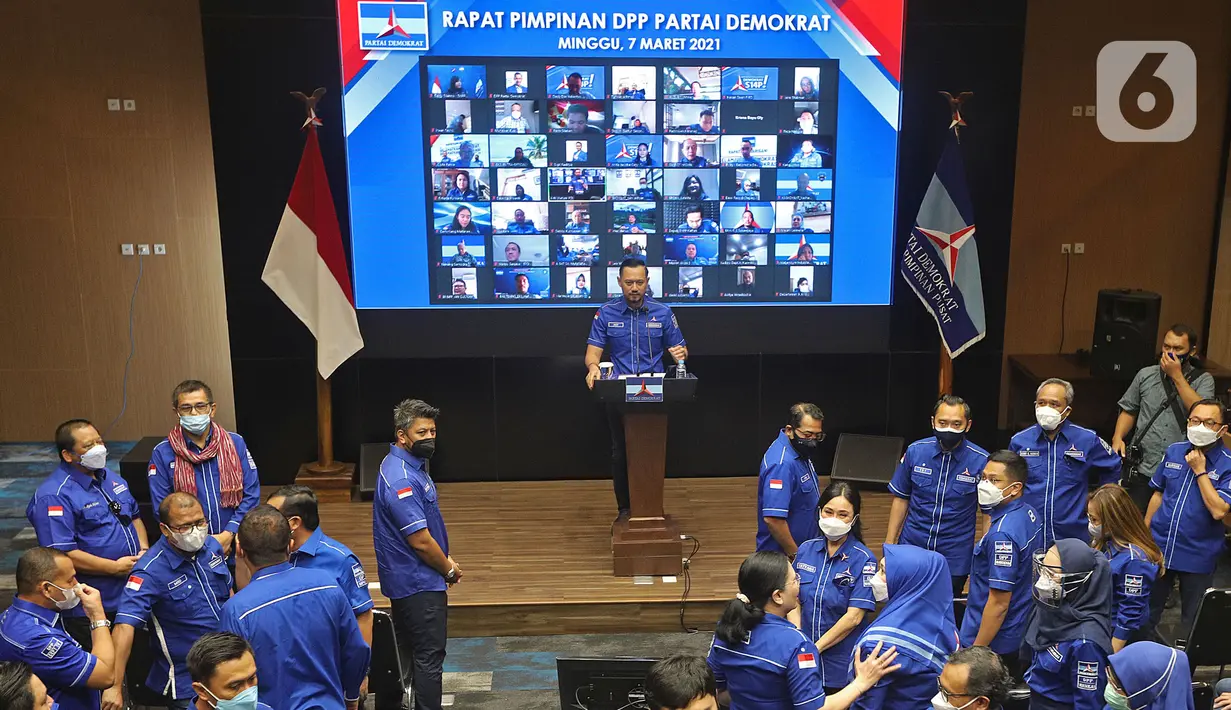 Ketum Partai Demokrat Agus Harimurti Yudhoyono atau AHY menggelar rapat pimpinan secara maraton di Gedung DPP Demokrat, Menteng, Jakarta Pusat, Minggu (7/3/2021). Kemudian malam nanti, dia akan menggelar apel siaga bersama 514 jajaran Dewan Pimpinan Cabang. (Liputan6.com/Herman Zakharia)