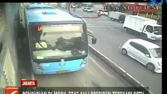 Usai menggasak barang pribadi korban, pelaku langsung tancap gas meninggalkan lokasi kejadian.