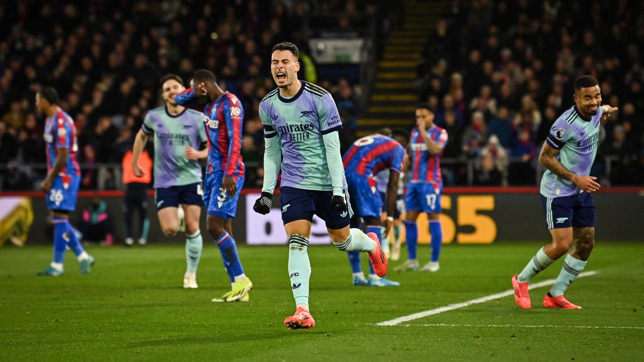 Selebrasi pemain Arsenal saat melumat Palace