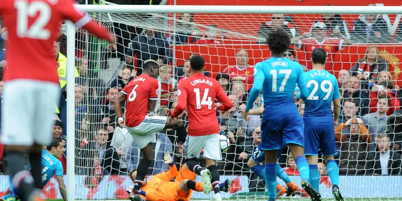 Lewat Gol Fellaini, Manchester United Kalahkan Arsenal pada Menit Akhir