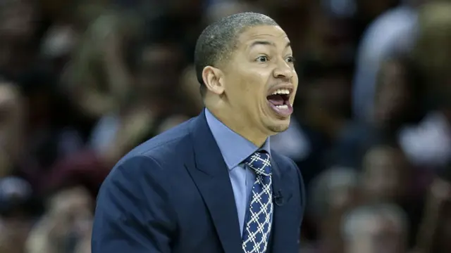 Pelatih Cleveland Cavaliers, Tyronn Lue.