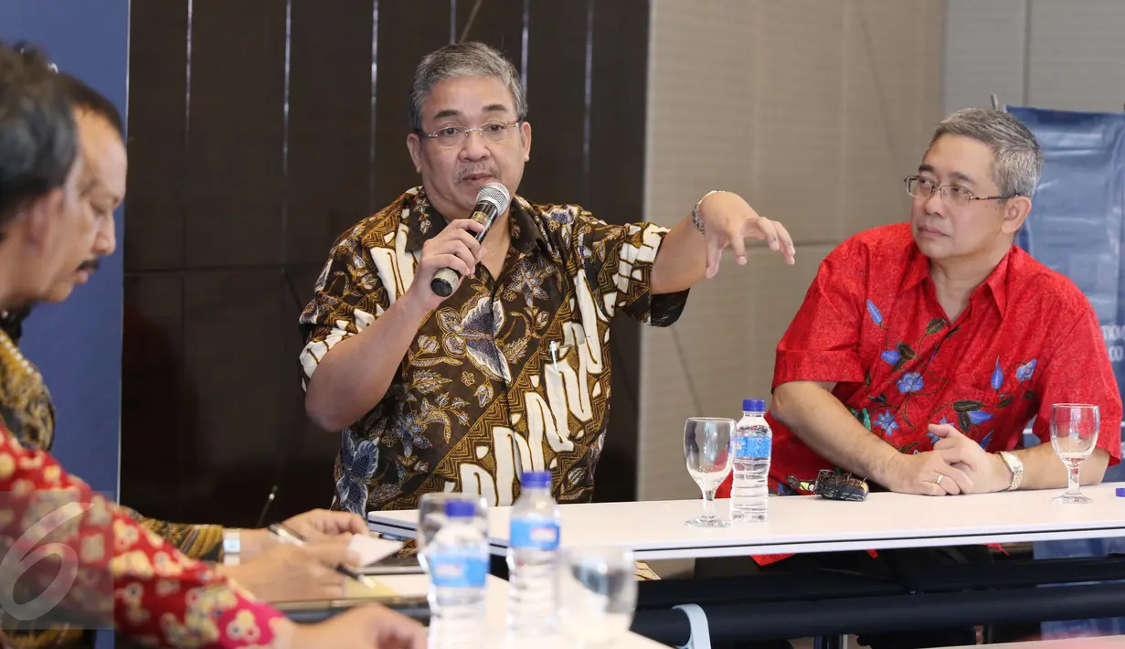 Kapokja Industri Teknologi KEIN Andri S.B Sudibyo (kedua kanan) dan Ketua Umum ATSINDO Handito Joewono(kanan) saat berdiskusi dalam Association of Strartup Indonesia di Jakarta, Jumat (10/3). (Liputan6.com/Angga Yuniar)