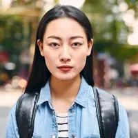 ilustrasi perempuan serius/gpointstudio/Shutterstock