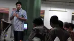 Anggota Komisi XI DPR Maruar Sirait saat menjadi narasumber dalam dialog dengan pedagang di LTC Glodok, Jakarta, (6/11/2015). Dialog membahas sinergitas pemahaman perlindungan konsumen, pengawasan barang serta penegakan hukum.(Liputan6/JohanTallo)