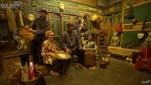 6 Potret Keluarga Andre Taulany Pakai Busana Tradisional Jawa, Curi Perhatian