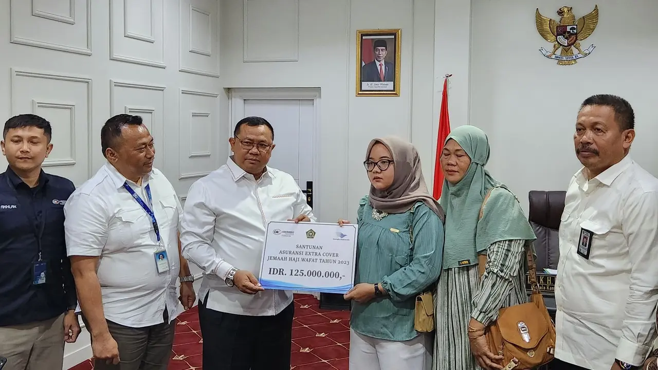 Kemenag Serahkan Ekstra Cover kepada Keluarga Jemaah Haji 2023 yang Meninggal di Pesawat