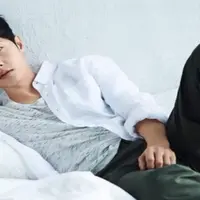 Popularitas Song Joong Ki tengah melejit sejak dirinya membintangi drama Korea. Descendants Of The Sun sukses membuat netizen terpukau akan kualitas aktingnya. (Soompi/Bintang.com)