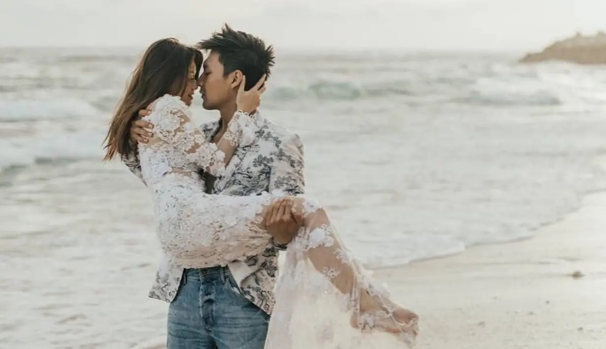 Pemeran Martin dalam film Ayah, Mengapa Aku Berbeda? itu mengaku bahwa natal kali ini tidak bisa menghias rumahnya dengan berbagai pernak pernik natal. (Instagram/fendychow)