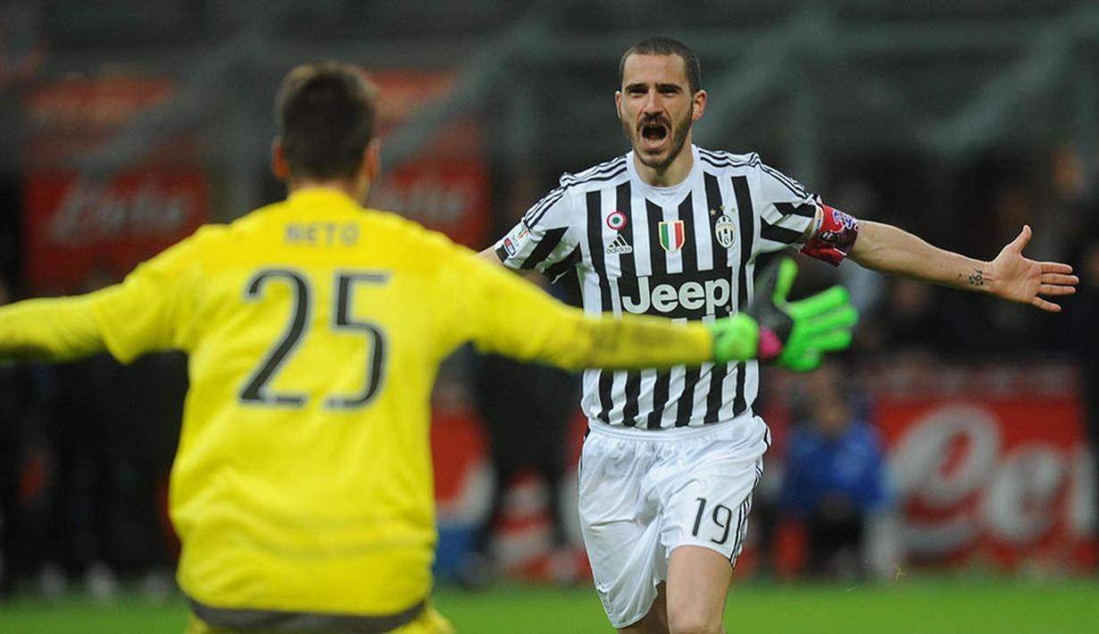 Bek Juventus, Leonardo Bonucci, merayakan kemenangan atas Inter Milan pada laga semi final Coppa Italia di Stadion Giuseppe Meazza, Rabu (3/2/2016). Kemenaangan atas Inter membawa Juventus lolos ke babak final. (EPA/Daniele Mascolo)