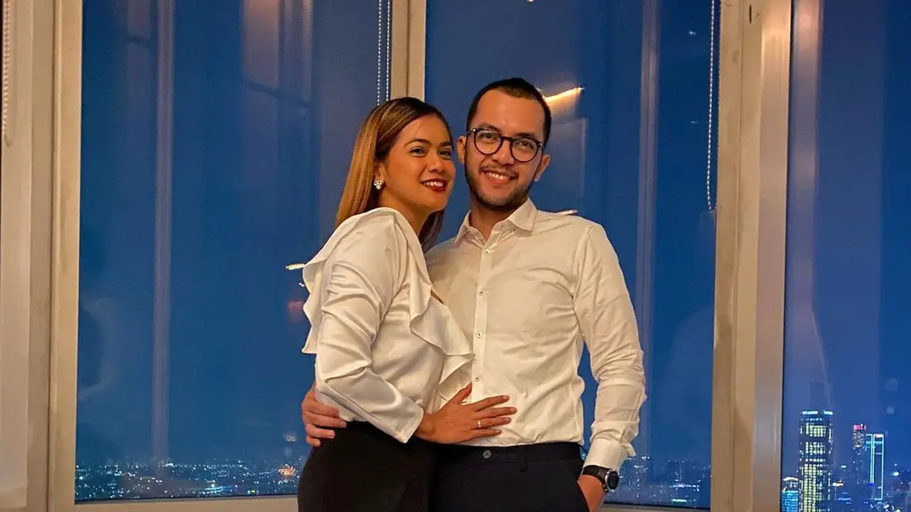 Bintang Cinta Setelah Cinta, Indah Indriana bersama suaminya Diaz Adritya Putra Adrian (Foto: Instagram @indahindriana)