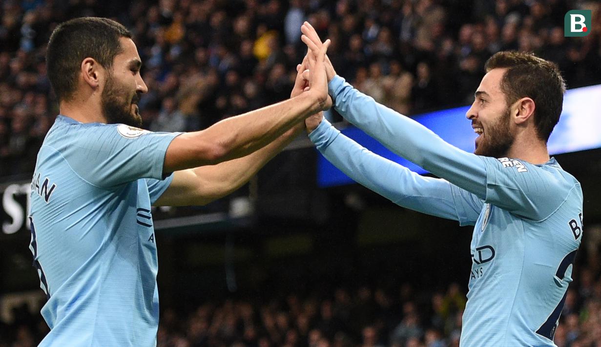 Gelandang Manchester City, Bernardo Silva, merayakan gol yang dicetaknya ke gawang Bournemouth pada laga Premier League di Stadion Etihad, Manchester, Sabtu (1/12). City menang 3-1 atas Bournemouth. (AFP/Oli Scarff)
