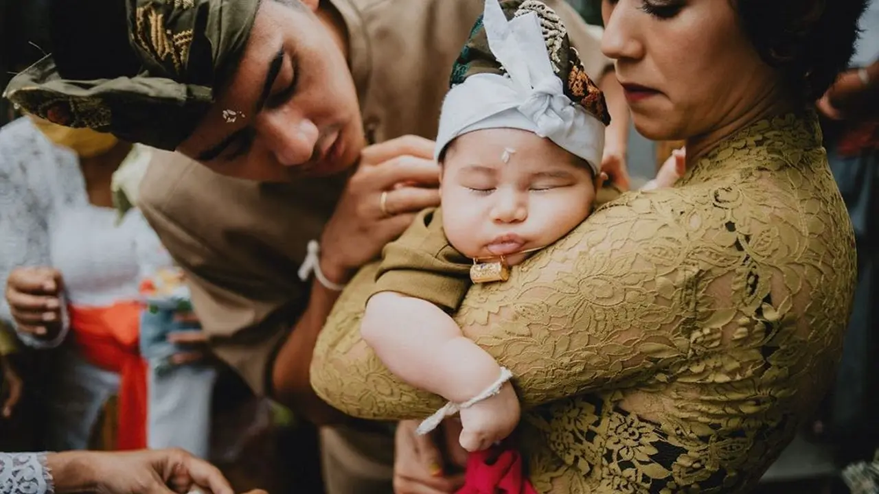 6 Momen Acara Sakral Nelu Bulani Anak Westny DJ, Kental Adat Bali