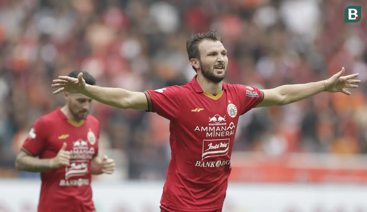 Bek Persija Jakarta, Marco Motta, merayakan kemenangan saat melawan Borneo FC pada laga Shopee Liga 1 di SUGBK, Jakarta, Minggu, (1/3/2020). Persija menang 3-2 atas Borneo FC. (Bola.com/M Iqbal Ichsan)