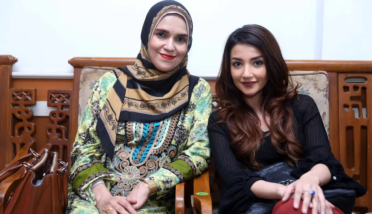 Ajis menambahkan, bahwa tidak selayaknya, Atalarik berlaku demikian. Bahkan, sebagai seorang lelaki, bisa dengan jantan menyelesaikan masalahnya agar tidak berlarut-larut. (Nurwahyunan/Bintang.com)