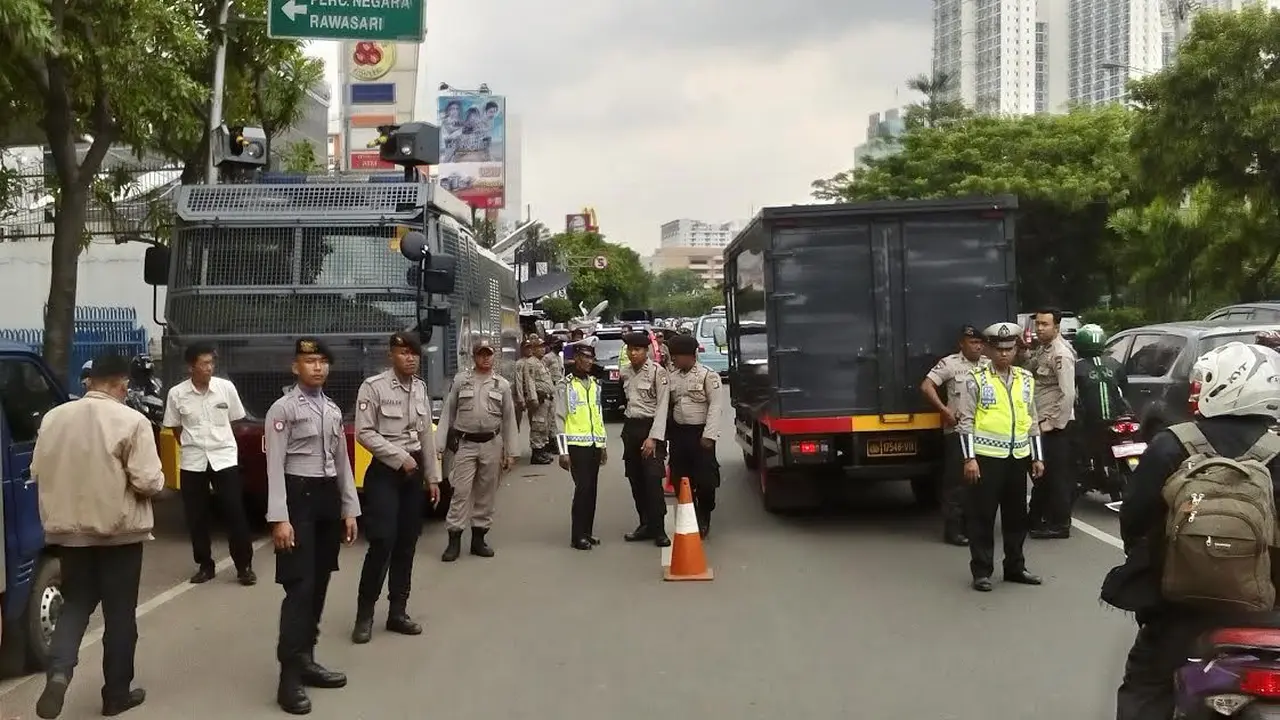 Pengamanan di KPU DKI Jakarta jelang pendaftaran Ahok-Djarot