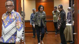 Menteri Keuangan Sri Mulyani Indrawati menyampaikan bahwa Anggaran Pendapatan dan Belanja Negara (APBN) hingga akhir April 2025 mencatatkan surplus sebesar Rp4,3 triliun. (merdeka.com/Arie Basuki)