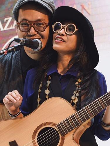 Lebih Jauh Mengenal Endah N Rhesa Lewat Buku Im All Ears News Entertainment Fimela Com